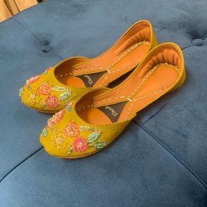 BRAND NEW DAZZEL mehendi dhani color khussa juti chappal